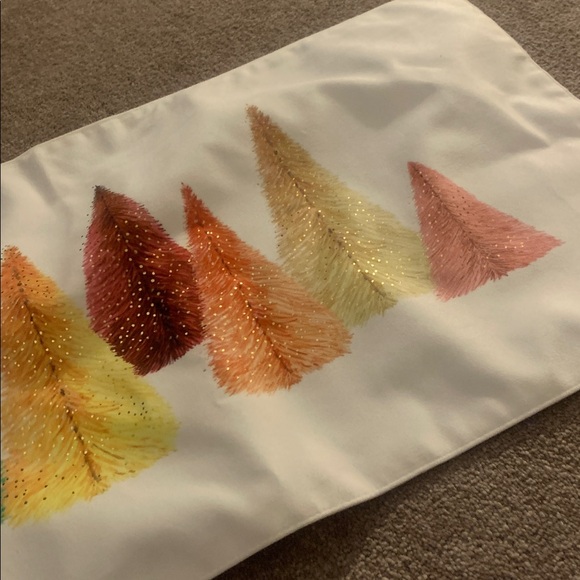 Table runner - Picture 3 of 6